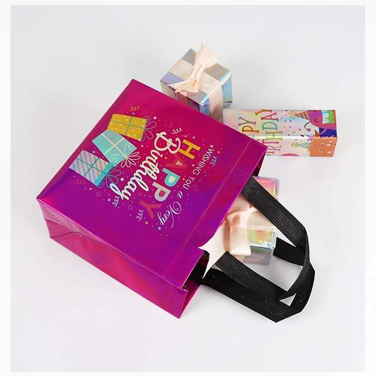 Farblich abgestimmte Vlies-Geburtstagstüten in verschiedenen Größen