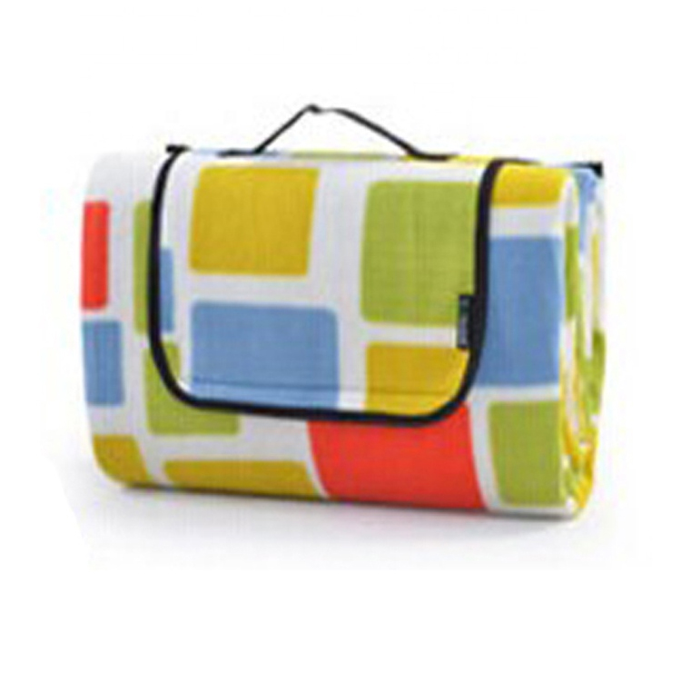 Große Campingmatte mit wasserdichter Rückseite für Picknicks